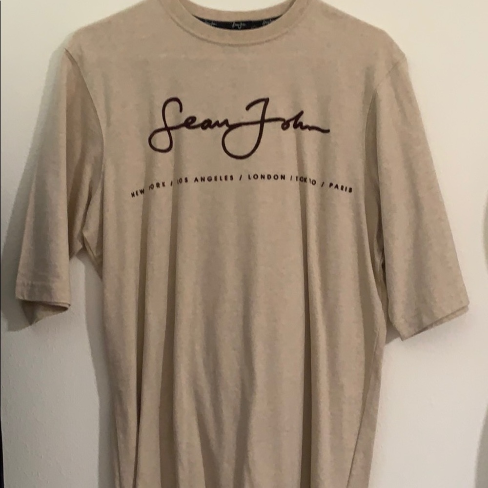 Men’s Sean John shirt
